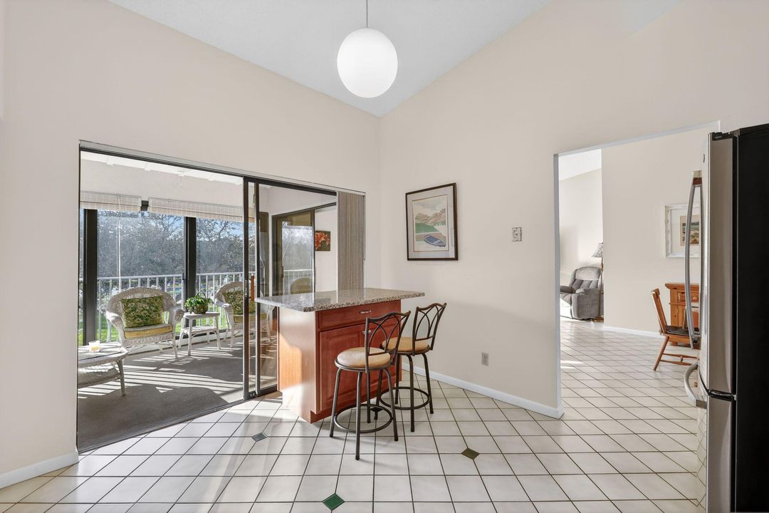 For Sale: $249,000 (2 beds, 2 baths, 1305 Square Feet)