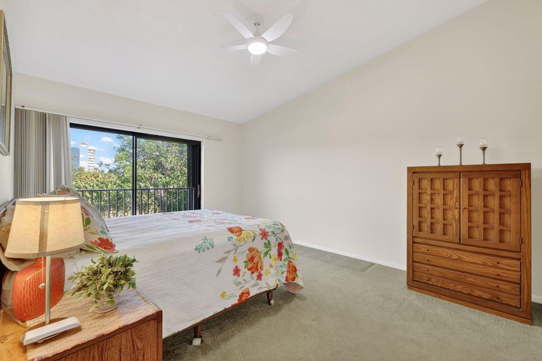 For Sale: $249,000 (2 beds, 2 baths, 1305 Square Feet)