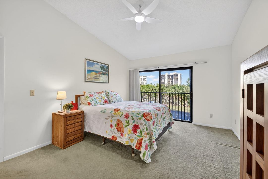 For Sale: $249,000 (2 beds, 2 baths, 1305 Square Feet)