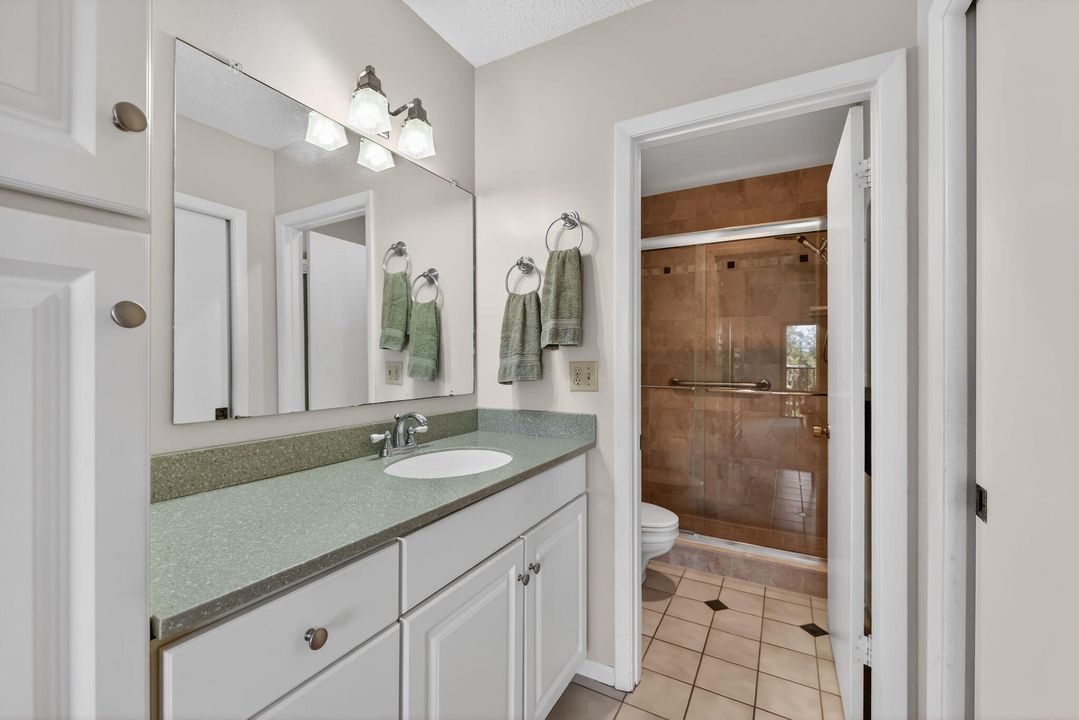 For Sale: $249,000 (2 beds, 2 baths, 1305 Square Feet)