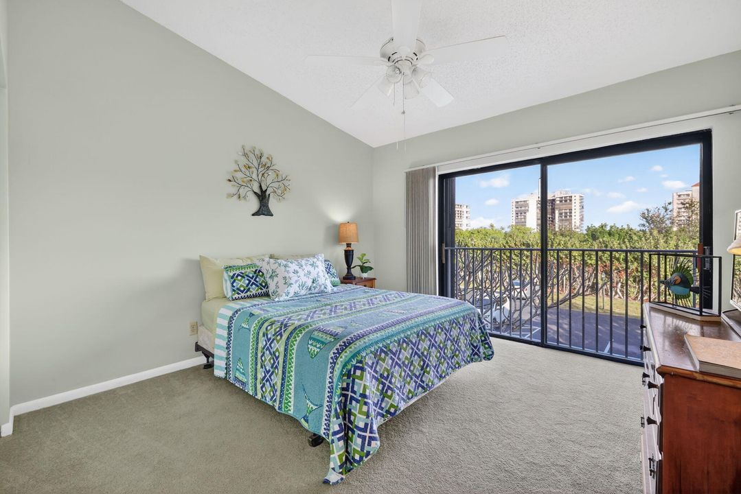 For Sale: $249,000 (2 beds, 2 baths, 1305 Square Feet)