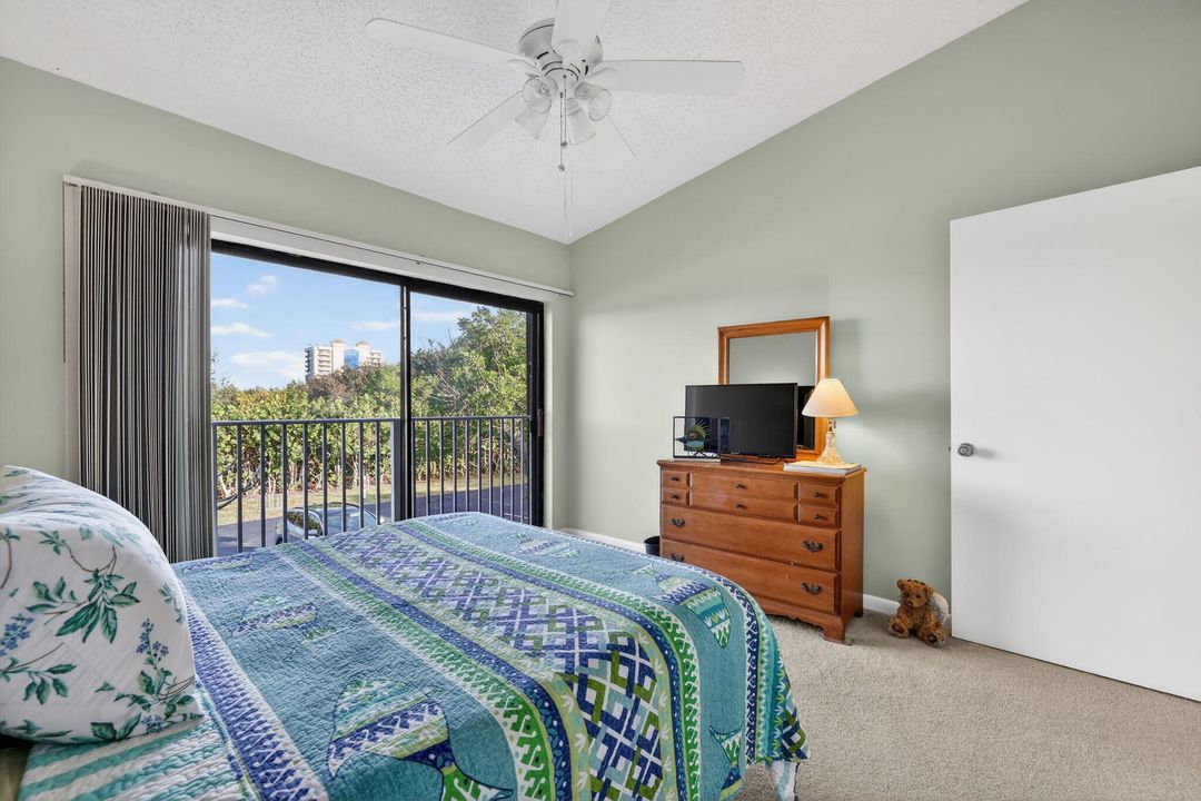 For Sale: $249,000 (2 beds, 2 baths, 1305 Square Feet)