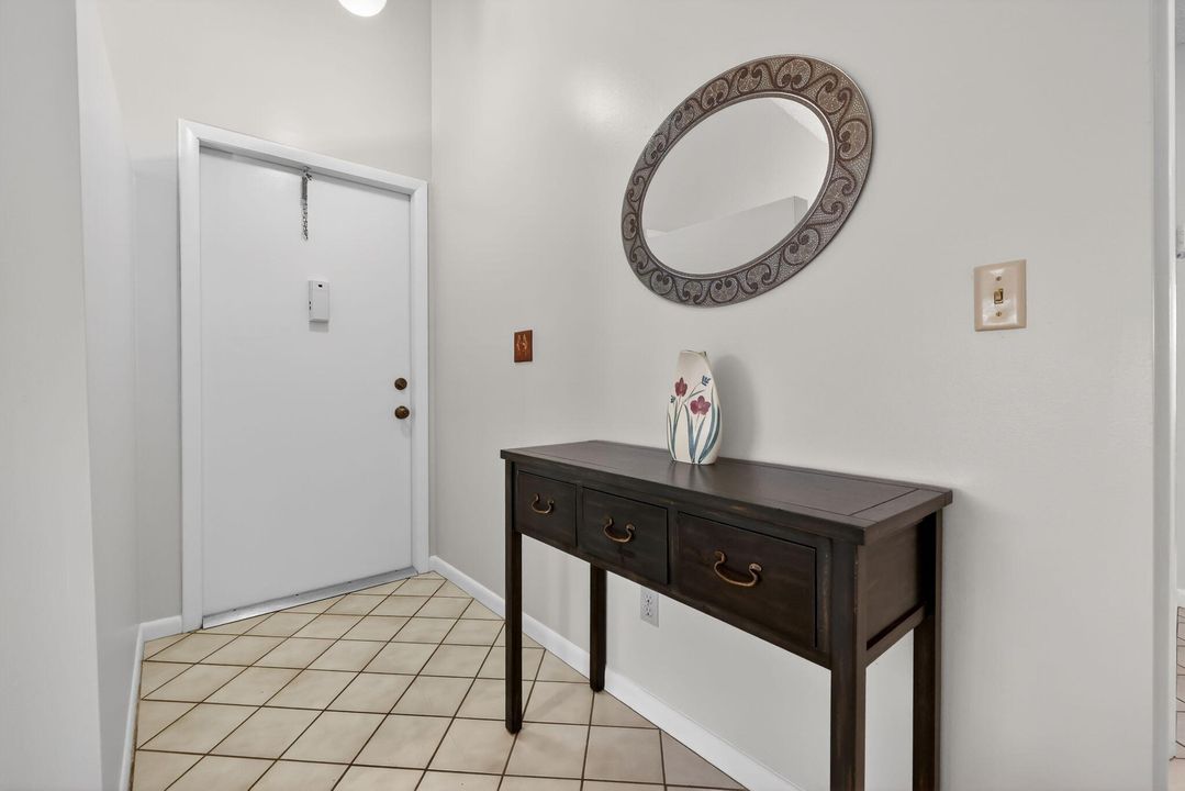 For Sale: $249,000 (2 beds, 2 baths, 1305 Square Feet)