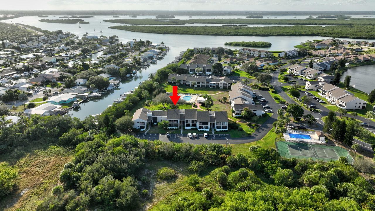 For Sale: $249,000 (2 beds, 2 baths, 1305 Square Feet)