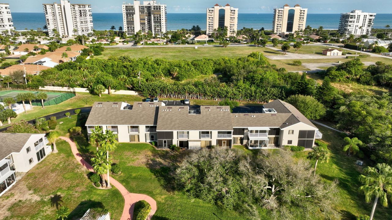 For Sale: $249,000 (2 beds, 2 baths, 1305 Square Feet)