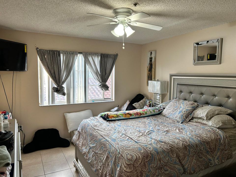 En Venta: $215,000 (2 camas, 2 baños, 1105 Pies cuadrados)