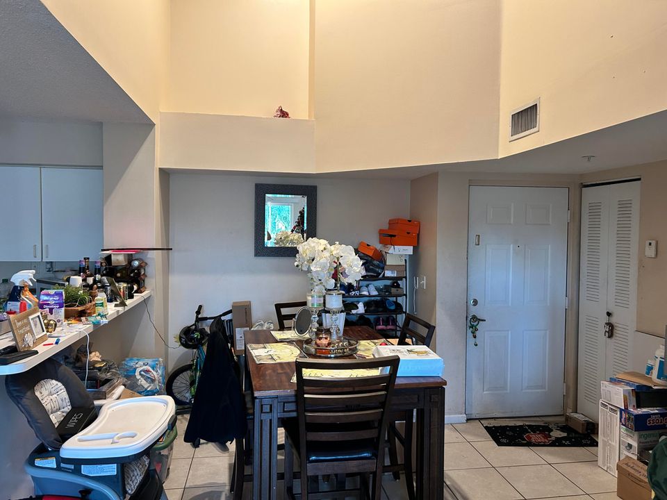 En Venta: $215,000 (2 camas, 2 baños, 1105 Pies cuadrados)