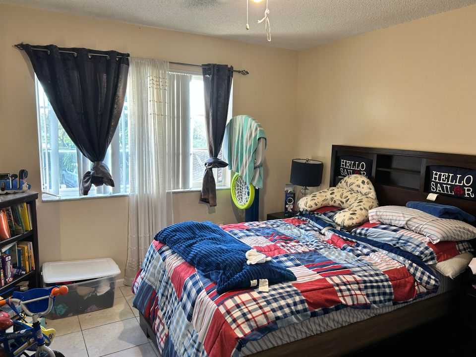 En Venta: $215,000 (2 camas, 2 baños, 1105 Pies cuadrados)