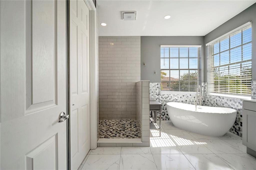 待售: $545,000 (5 贝兹, 3 浴室, 3212 平方英尺)