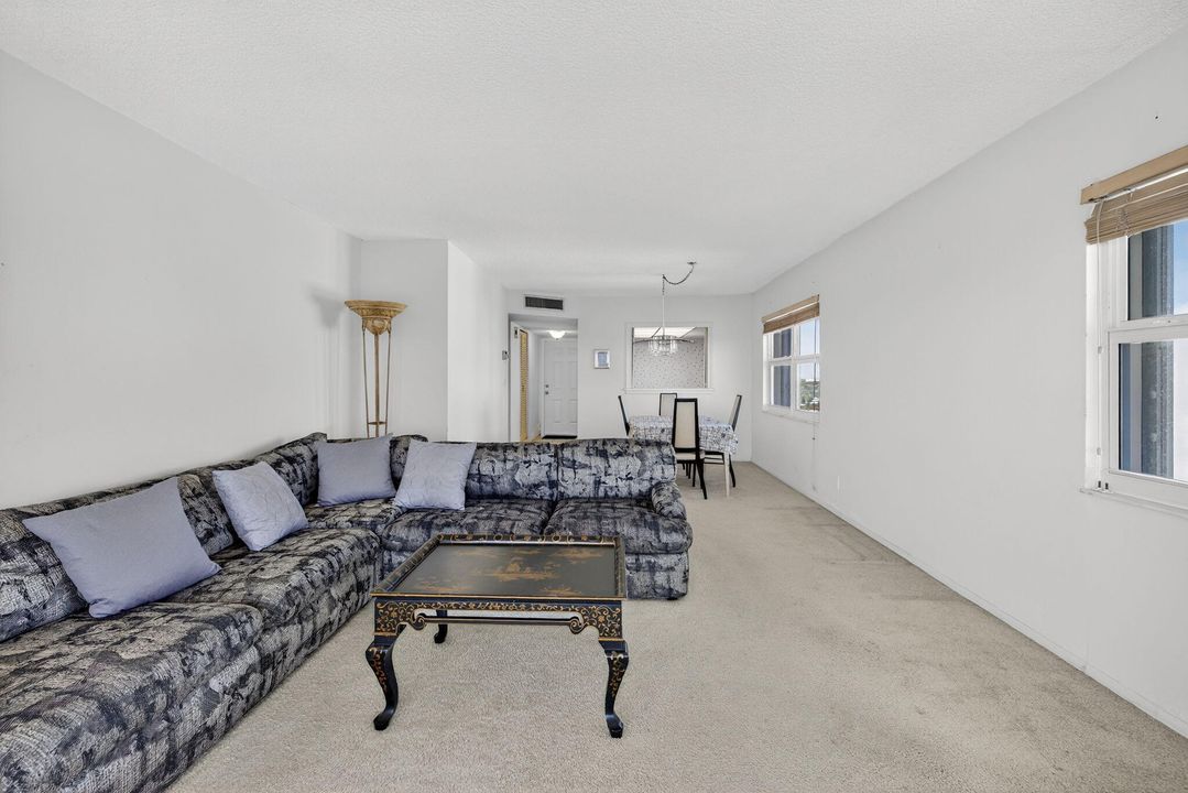 For Sale: $450,000 (2 beds, 2 baths, 1026 Square Feet)