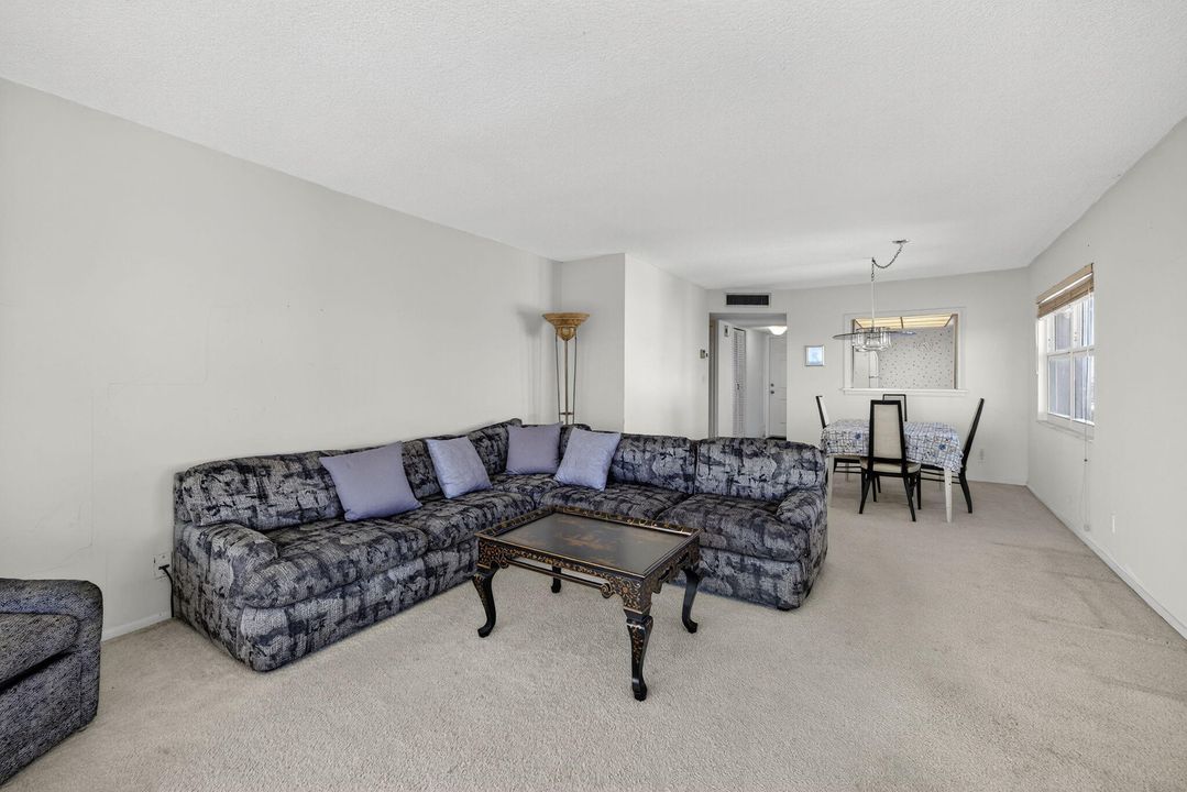 For Sale: $450,000 (2 beds, 2 baths, 1026 Square Feet)