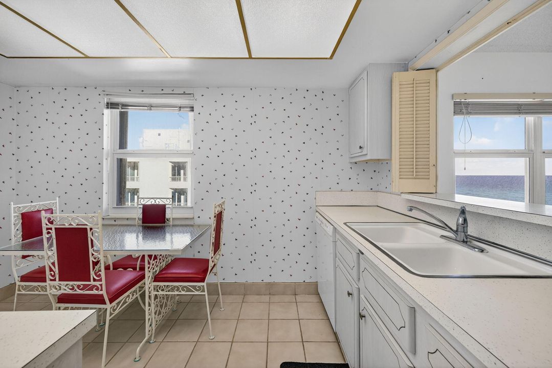 For Sale: $450,000 (2 beds, 2 baths, 1026 Square Feet)