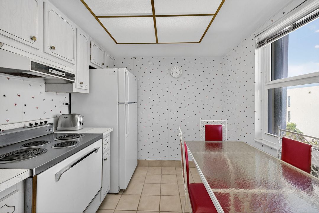 For Sale: $450,000 (2 beds, 2 baths, 1026 Square Feet)