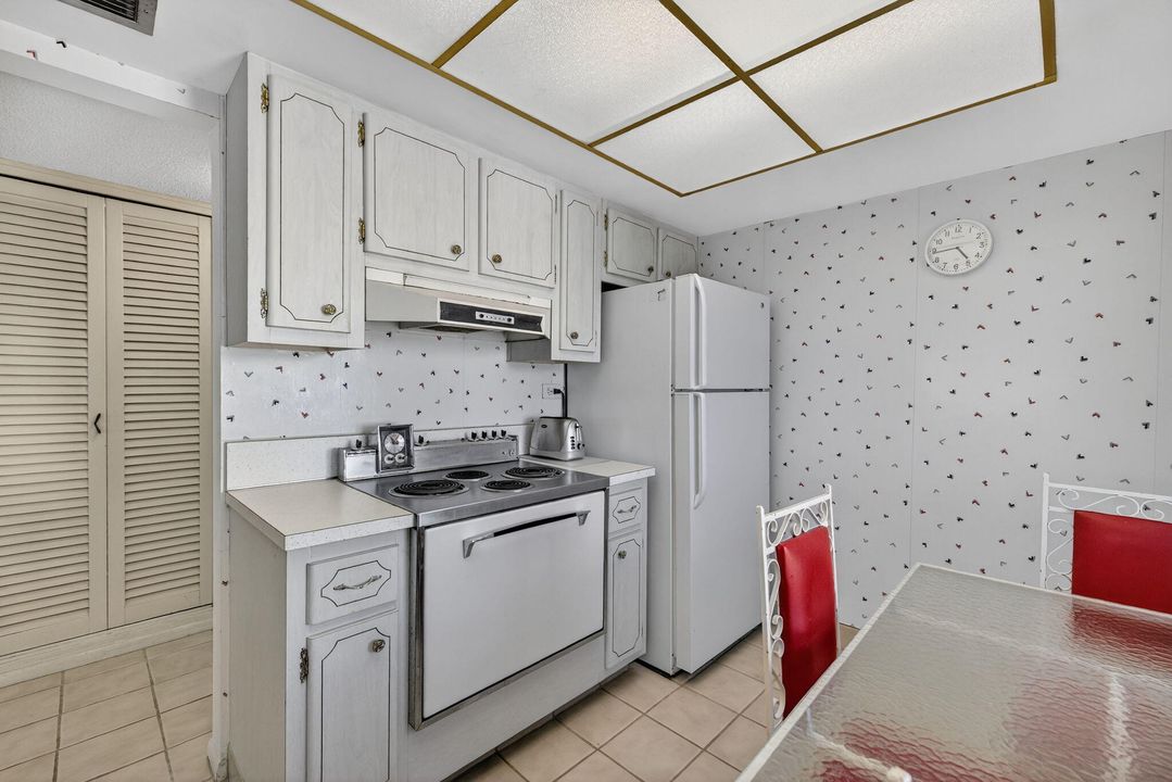 For Sale: $450,000 (2 beds, 2 baths, 1026 Square Feet)