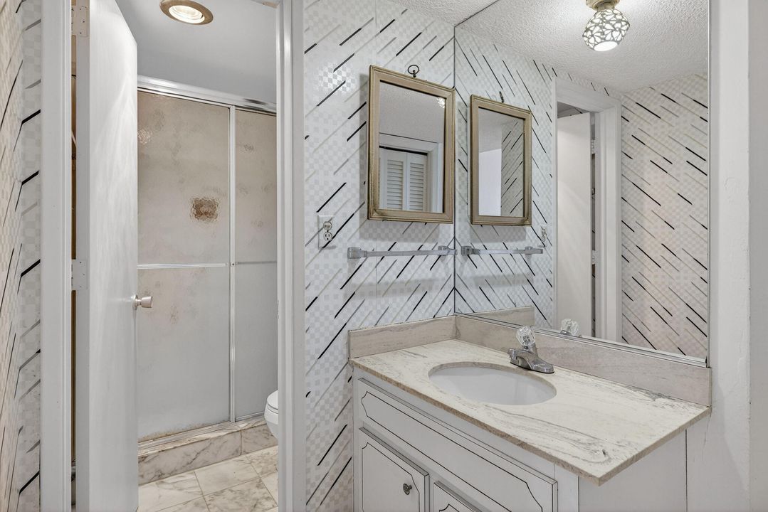 For Sale: $450,000 (2 beds, 2 baths, 1026 Square Feet)