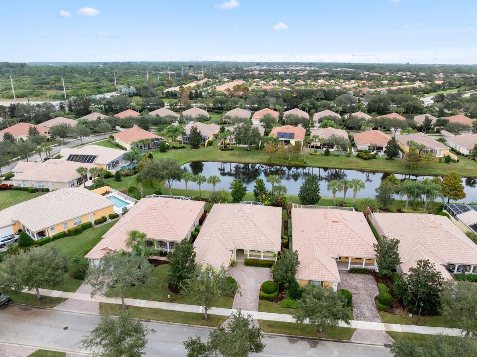 For Sale: $562,000 (4 beds, 3 baths, 2500 Square Feet)