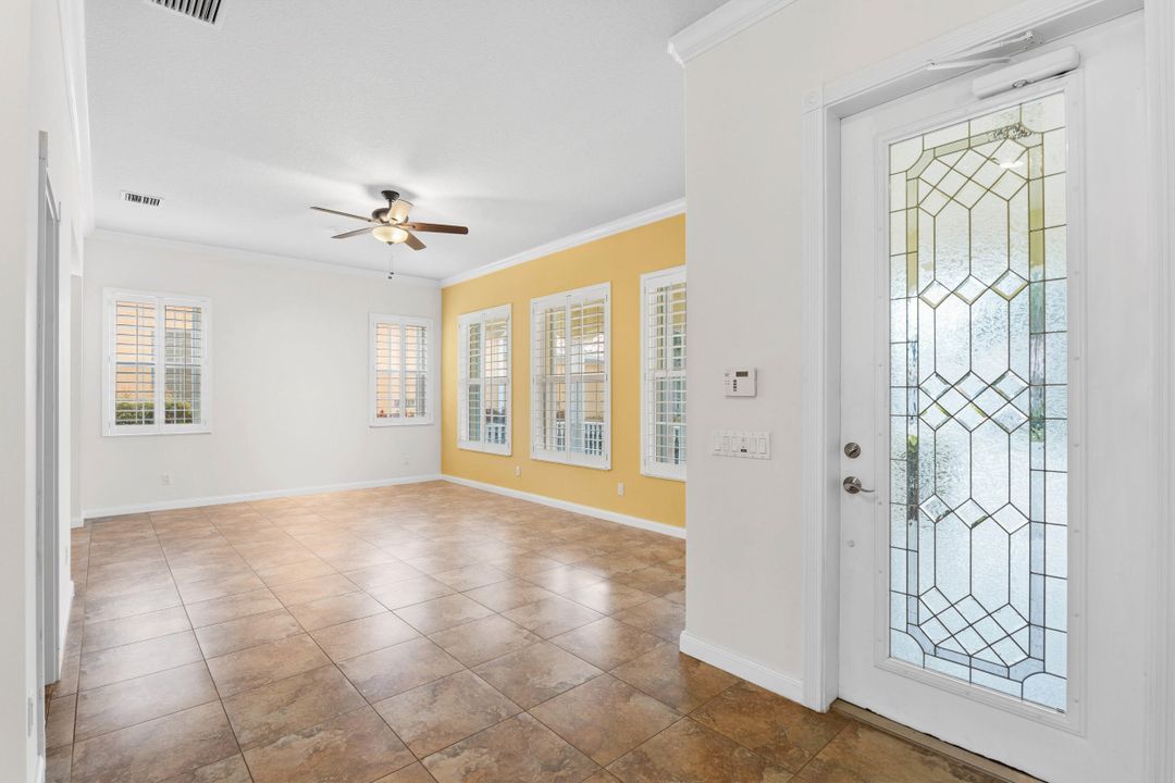 For Sale: $562,000 (4 beds, 3 baths, 2500 Square Feet)