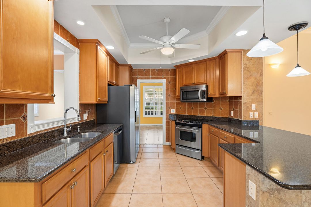 For Sale: $562,000 (4 beds, 3 baths, 2500 Square Feet)