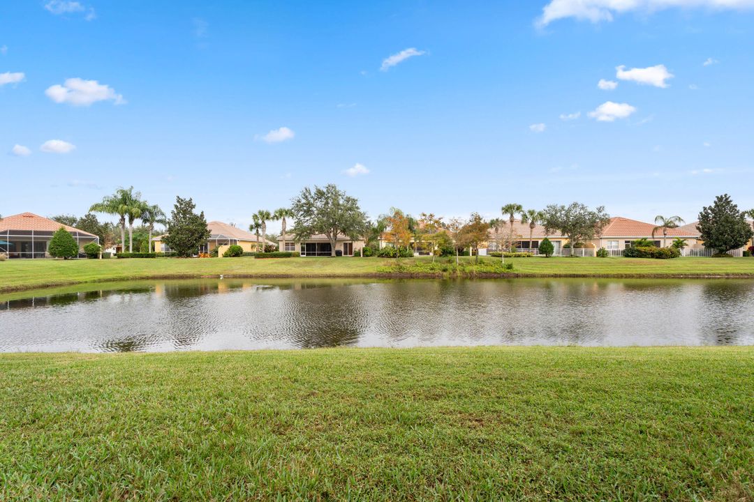 For Sale: $562,000 (4 beds, 3 baths, 2500 Square Feet)