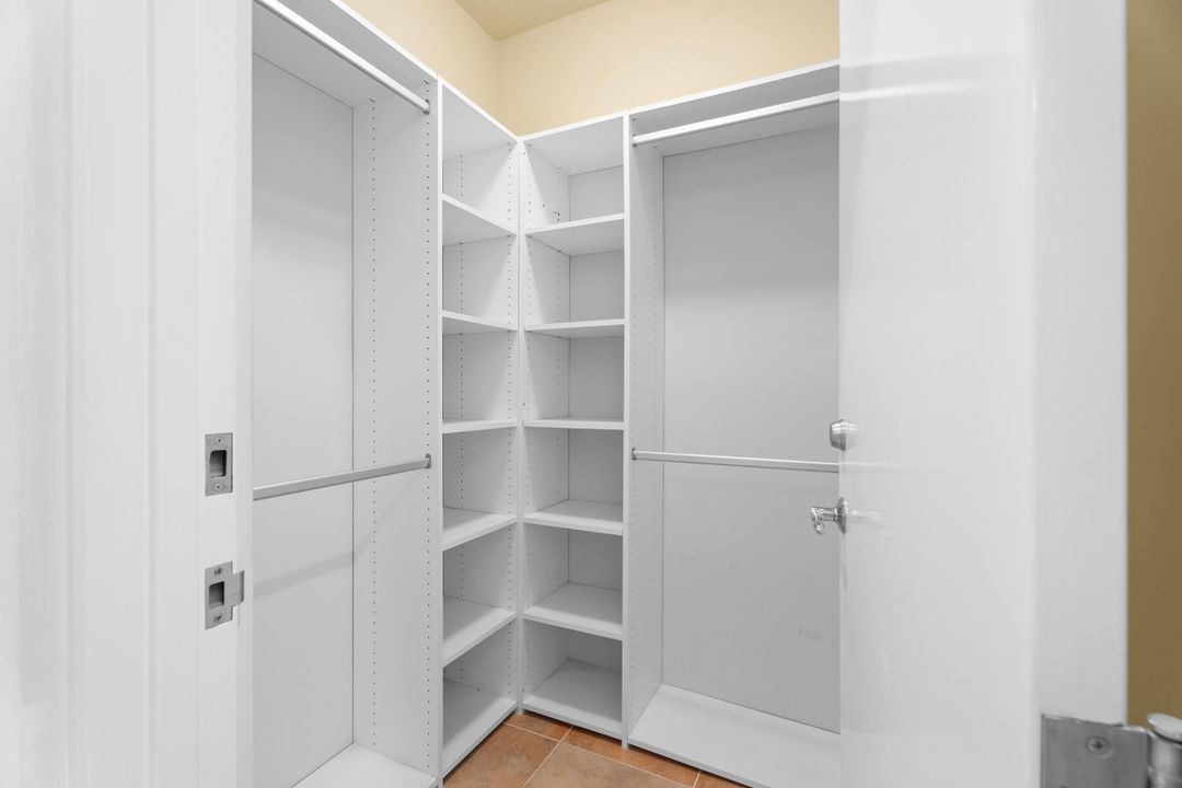 For Sale: $562,000 (4 beds, 3 baths, 2500 Square Feet)