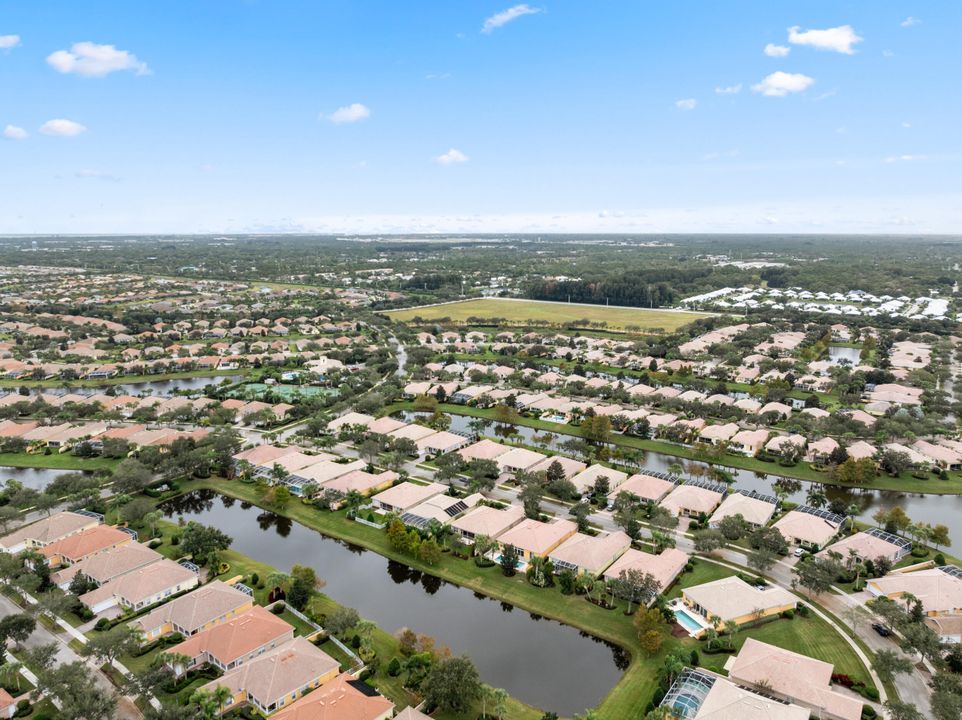 For Sale: $562,000 (4 beds, 3 baths, 2500 Square Feet)