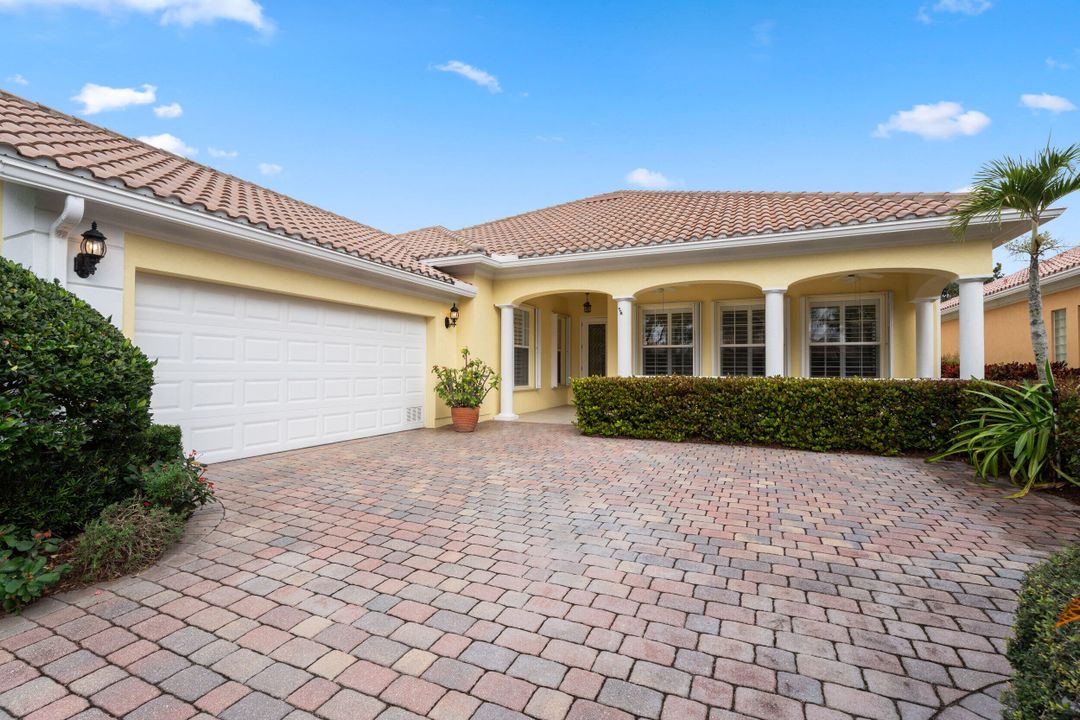 For Sale: $562,000 (4 beds, 3 baths, 2500 Square Feet)