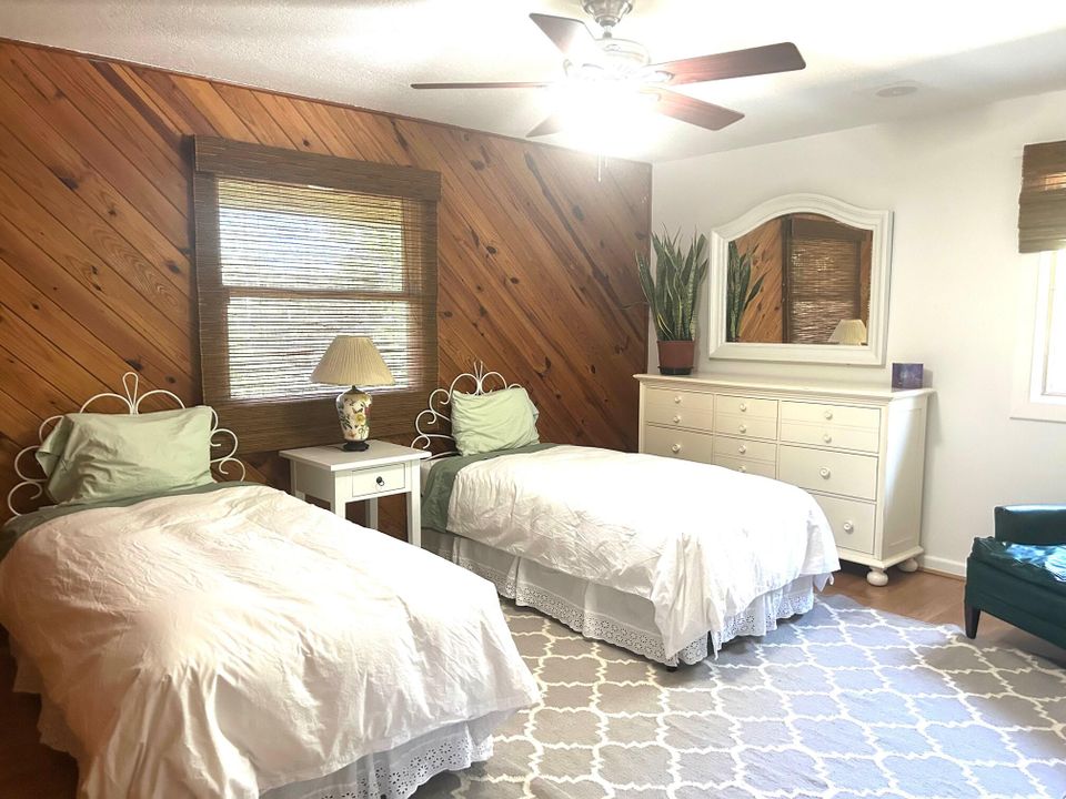 待售: $1,450,000 (4 贝兹, 2 浴室, 2128 平方英尺)