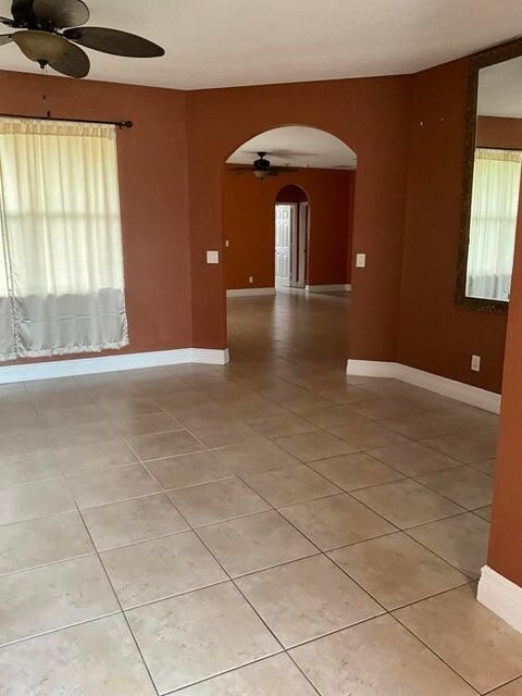 出租: $3,295 (4 贝兹, 3 浴室, 2415 平方英尺)