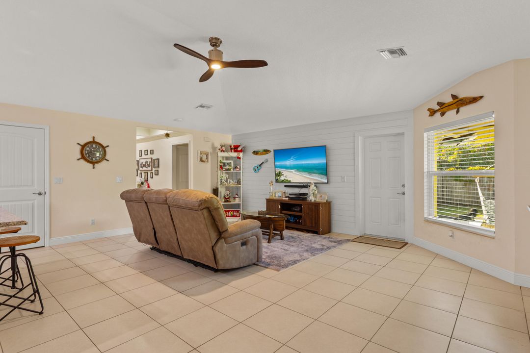 For Sale: $429,900 (3 beds, 2 baths, 1848 Square Feet)