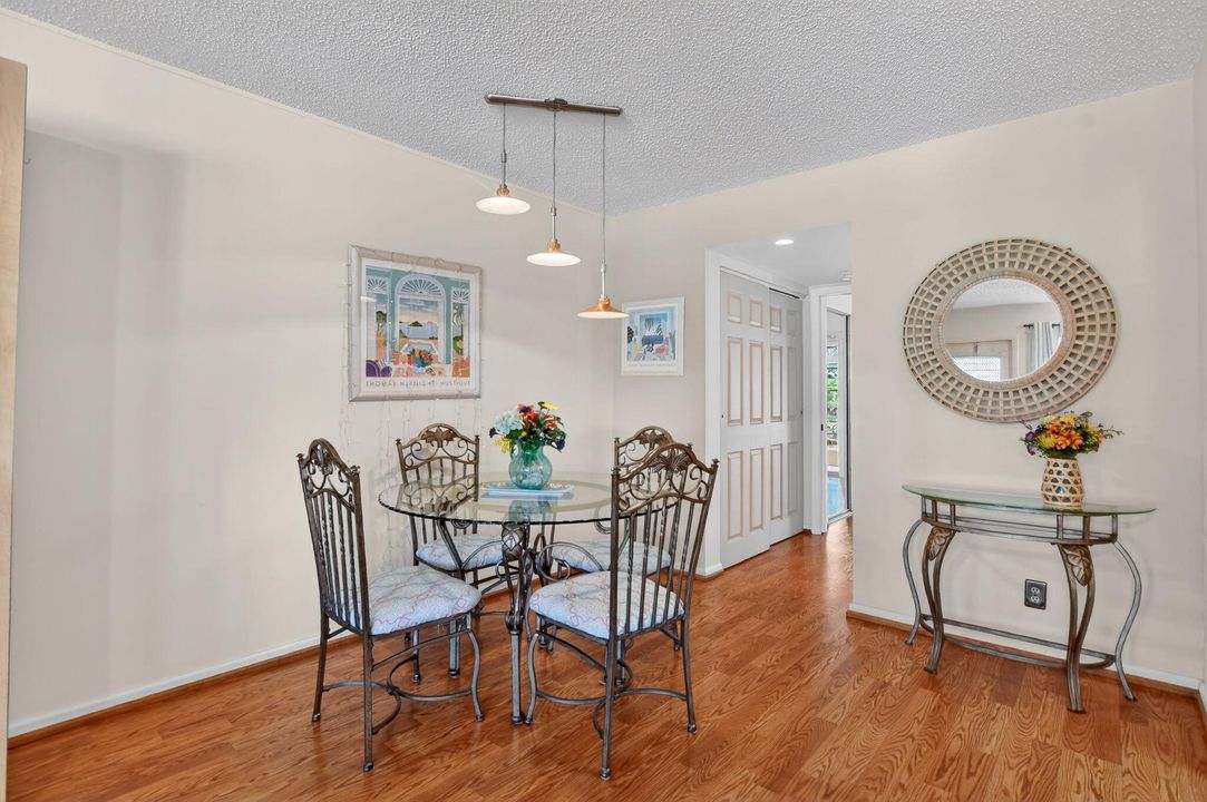 For Sale: $124,000 (1 beds, 1 baths, 700 Square Feet)