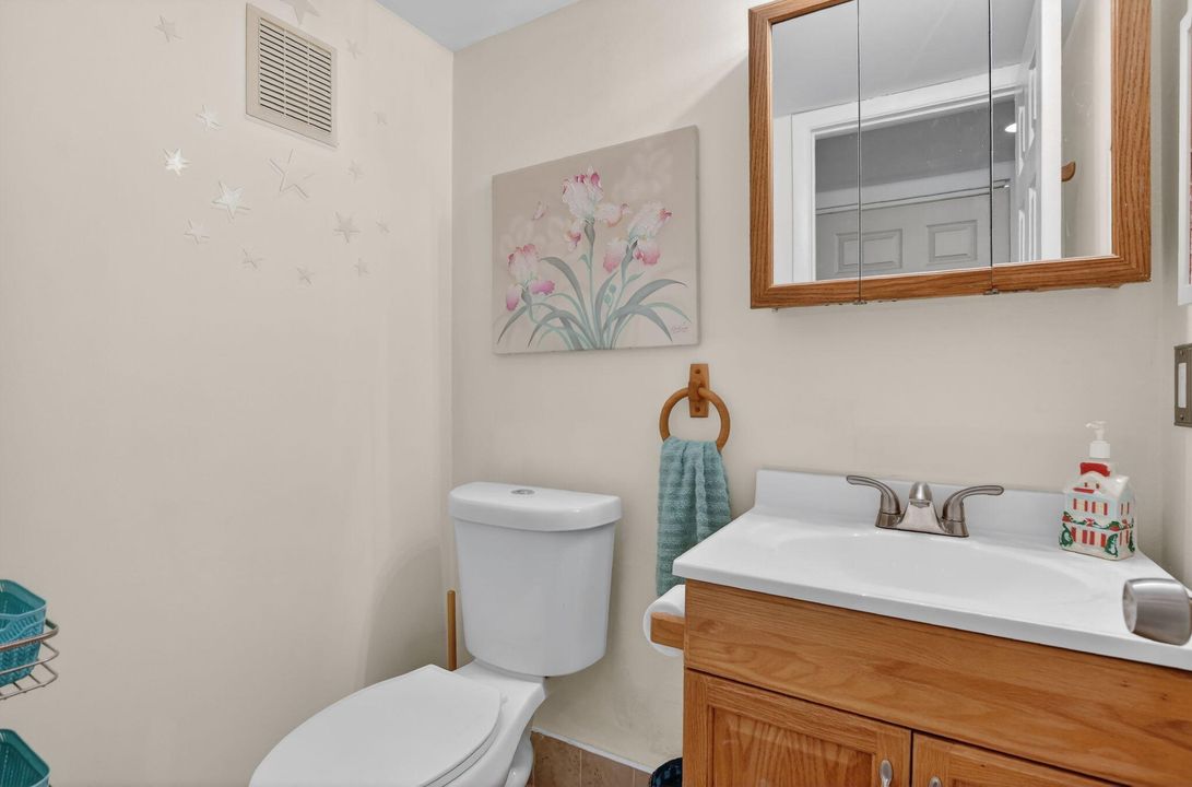 For Sale: $124,000 (1 beds, 1 baths, 700 Square Feet)