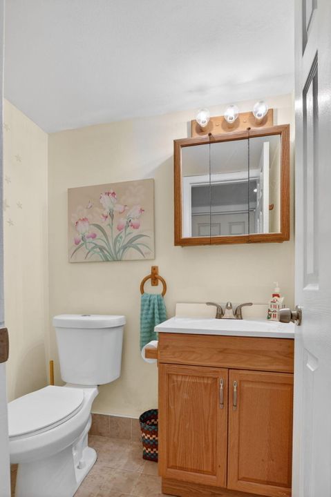 For Sale: $124,000 (1 beds, 1 baths, 700 Square Feet)