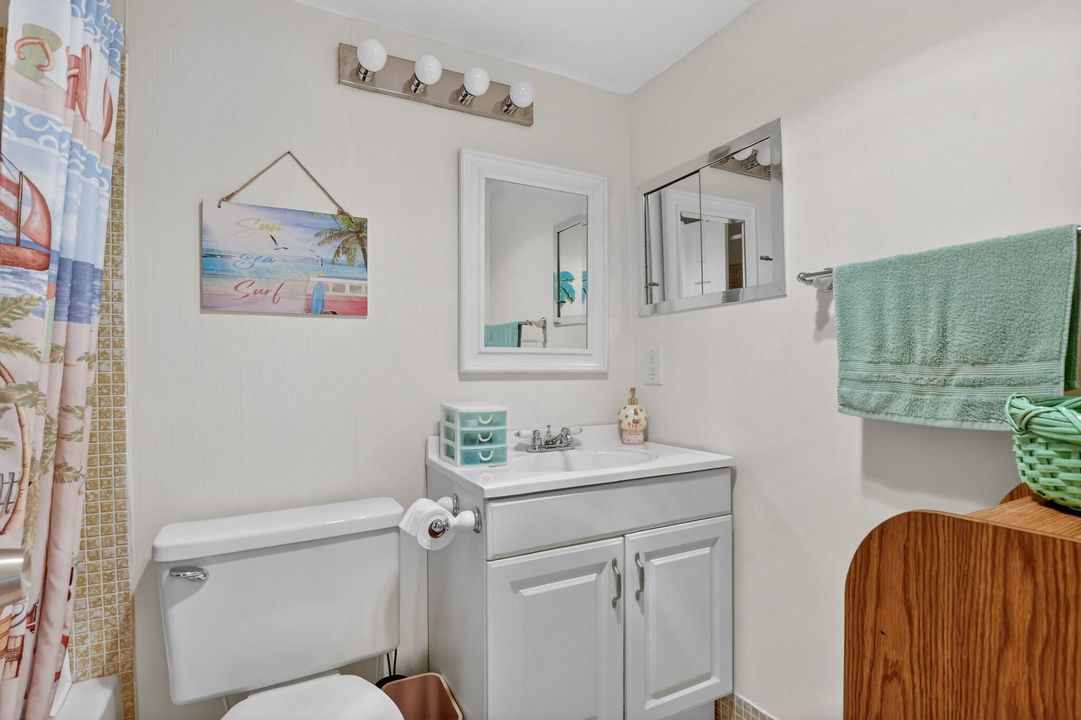 For Sale: $124,000 (1 beds, 1 baths, 700 Square Feet)