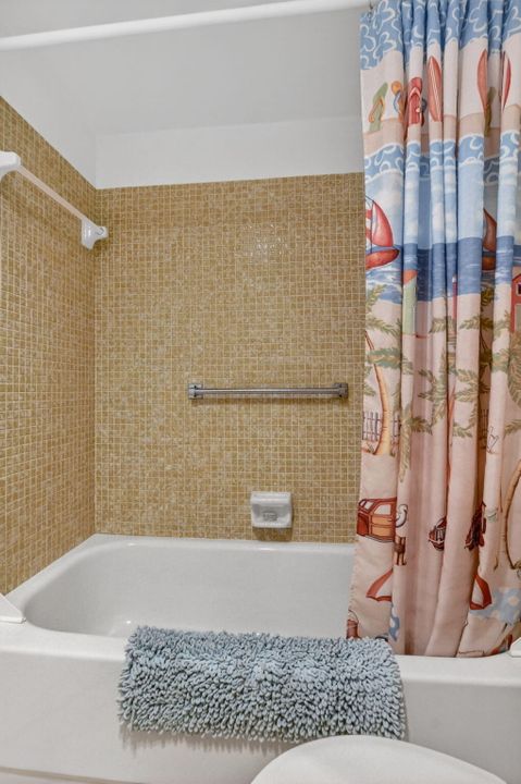 For Sale: $124,000 (1 beds, 1 baths, 700 Square Feet)