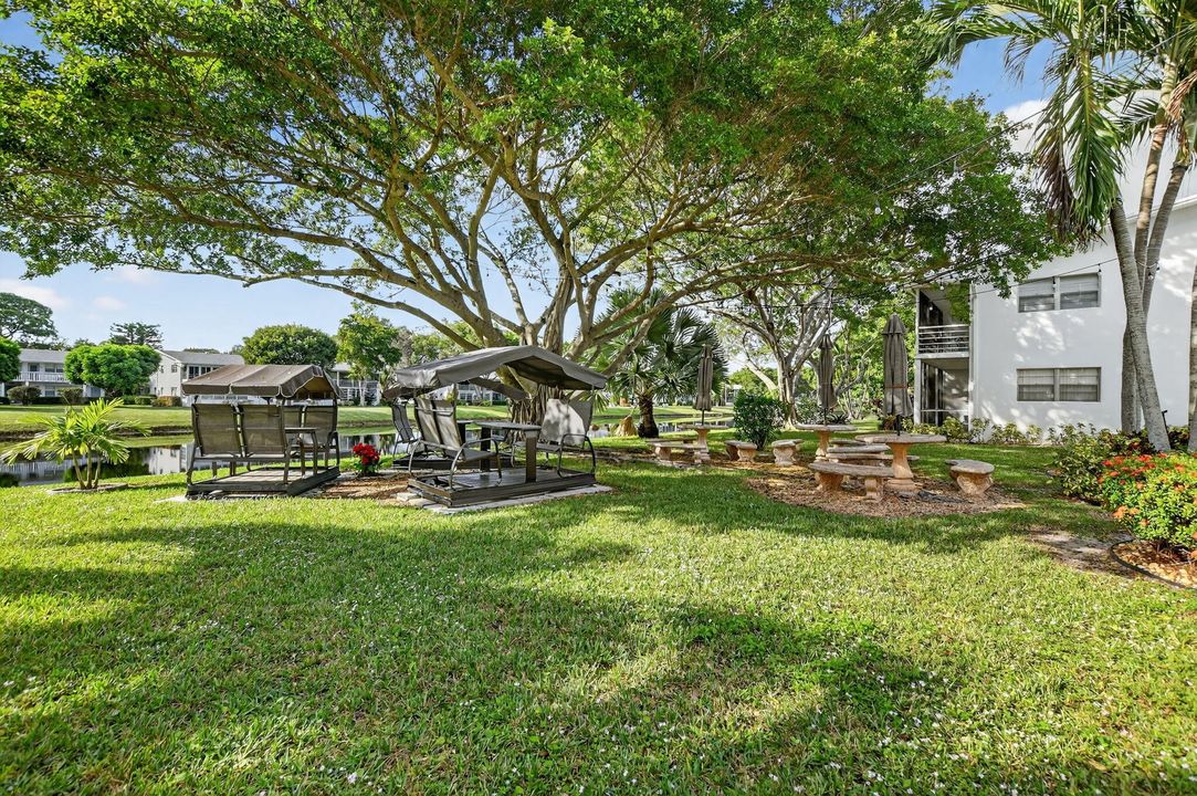 For Sale: $124,000 (1 beds, 1 baths, 700 Square Feet)