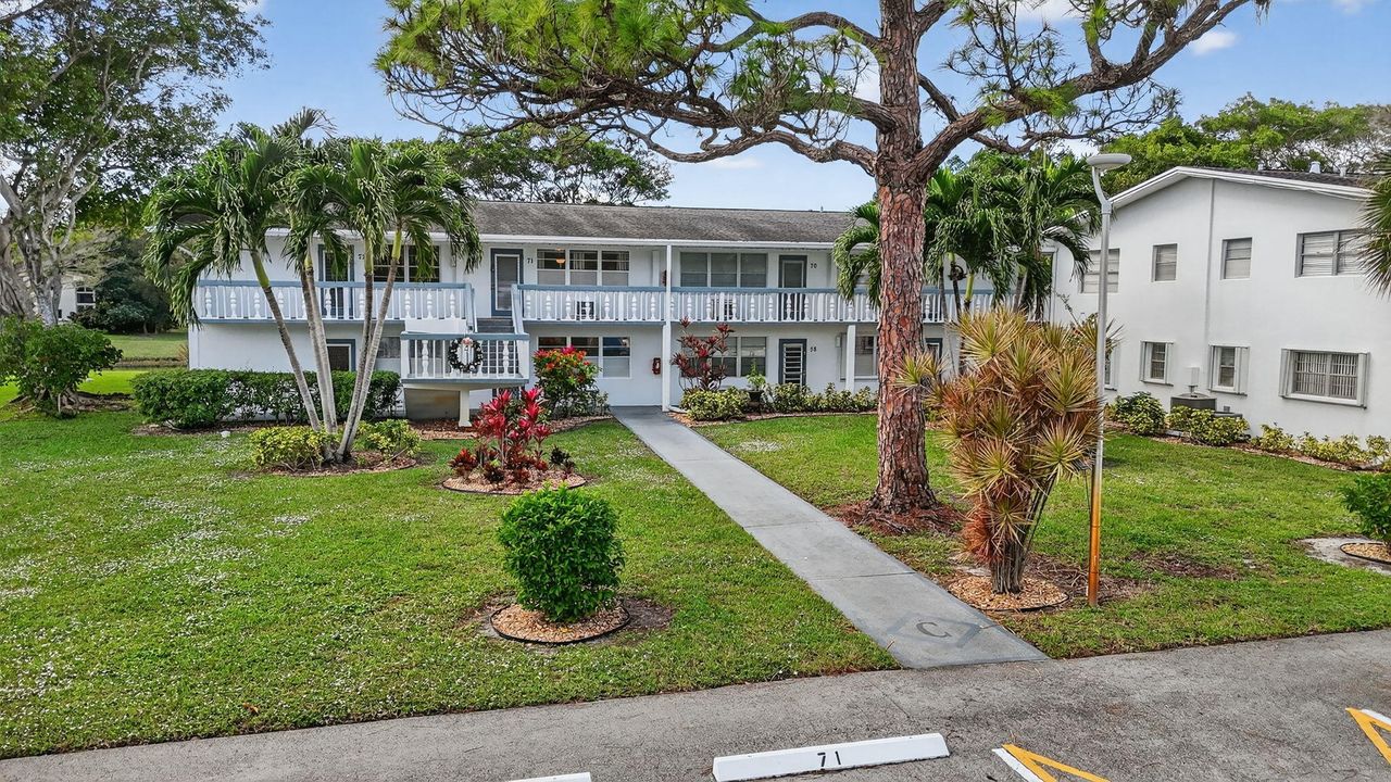 For Sale: $124,000 (1 beds, 1 baths, 700 Square Feet)