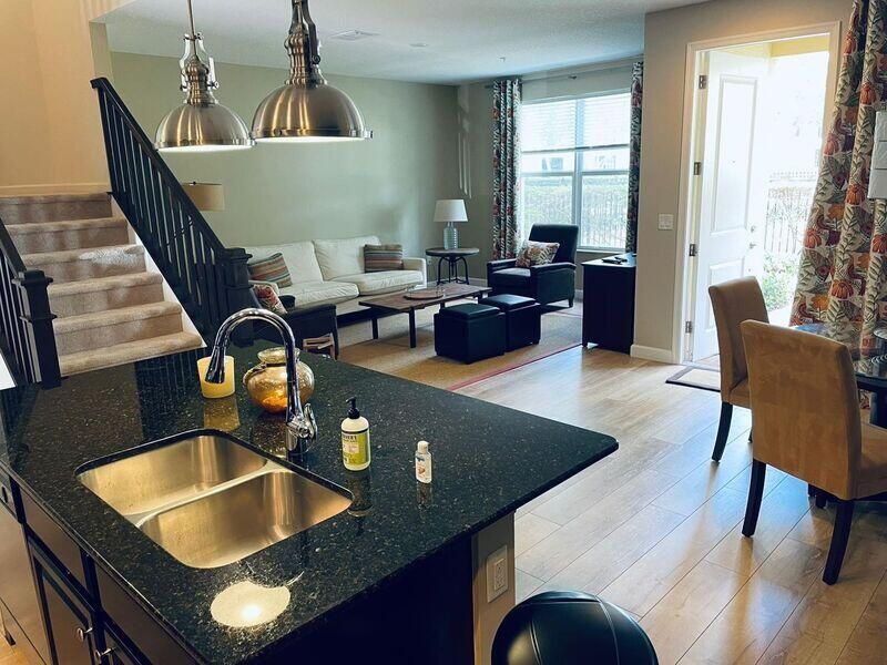 出租: $5,500 (3 贝兹, 2 浴室, 1839 平方英尺)