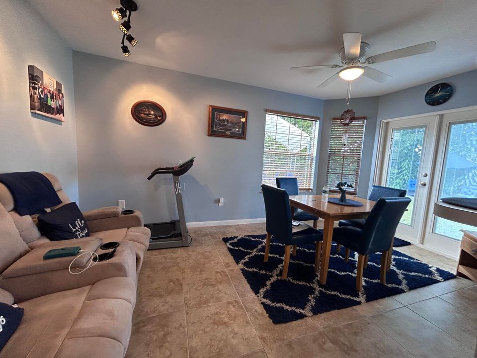 For Sale: $569,900 (3 beds, 2 baths, 1812 Square Feet)