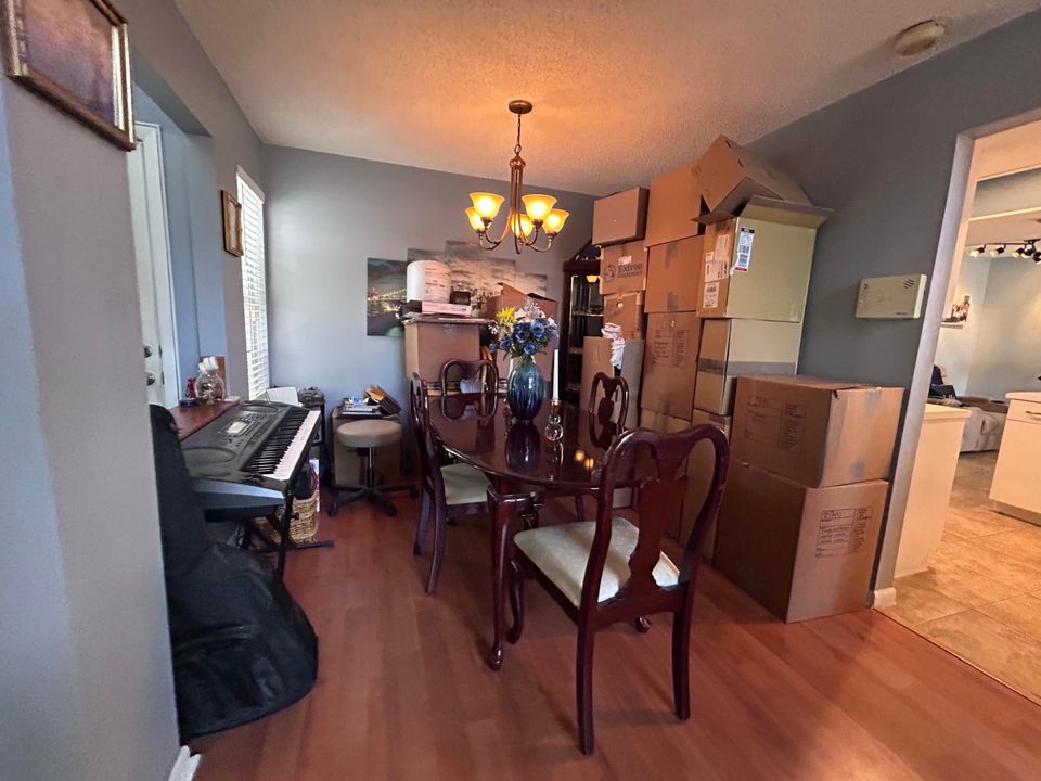 For Sale: $569,900 (3 beds, 2 baths, 1812 Square Feet)