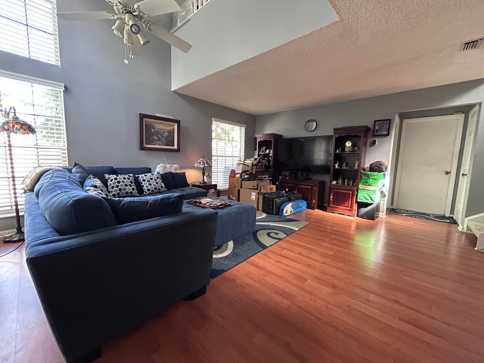 For Sale: $569,900 (3 beds, 2 baths, 1812 Square Feet)