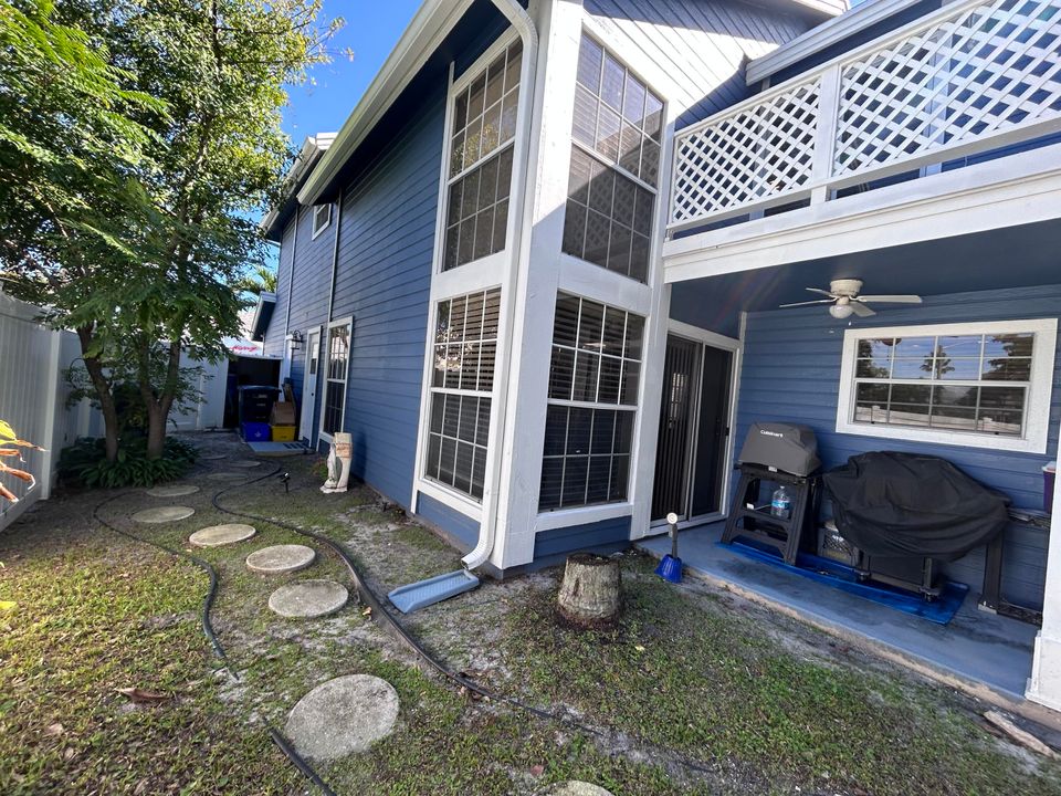 For Sale: $569,900 (3 beds, 2 baths, 1812 Square Feet)