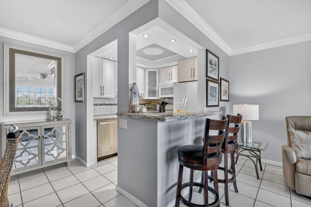 For Sale: $147,000 (1 beds, 1 baths, 700 Square Feet)