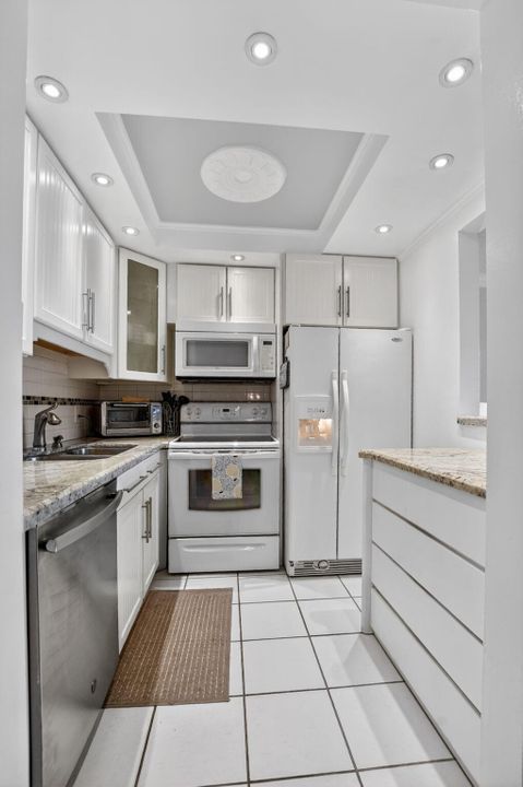 For Sale: $147,000 (1 beds, 1 baths, 700 Square Feet)