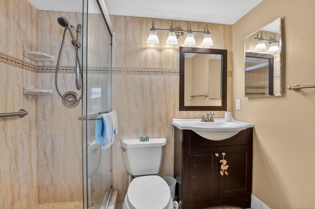 For Sale: $147,000 (1 beds, 1 baths, 700 Square Feet)