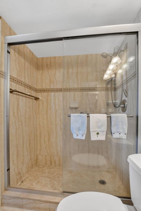 For Sale: $147,000 (1 beds, 1 baths, 700 Square Feet)