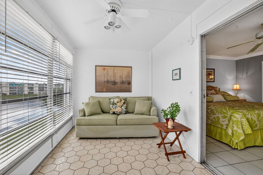 For Sale: $147,000 (1 beds, 1 baths, 700 Square Feet)