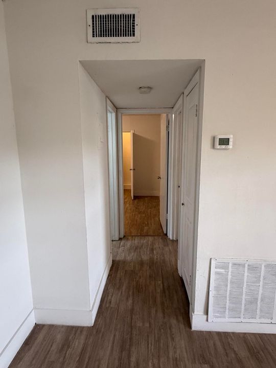 For Rent: $1,875 (2 beds, 1 baths, 700 Square Feet)