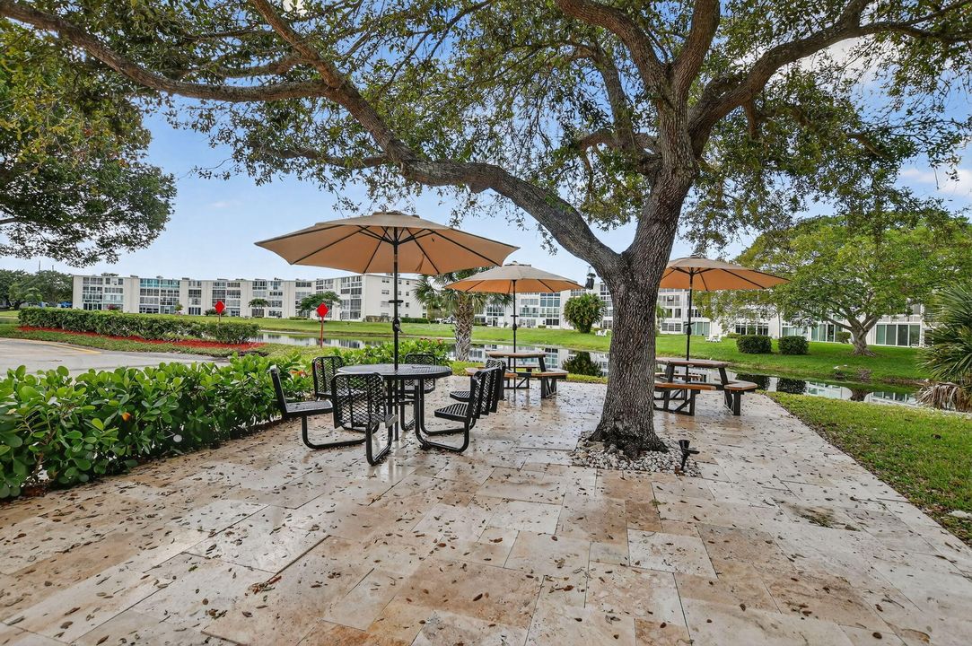 For Sale: $147,000 (1 beds, 1 baths, 700 Square Feet)