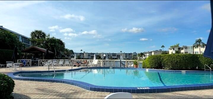 For Sale: $120,000 (1 beds, 1 baths, 744 Square Feet)