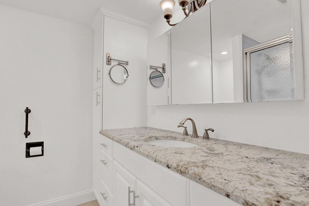 На продажу: $240,000 (2 спален, 2 ванн, 1062 Квадратных фут)